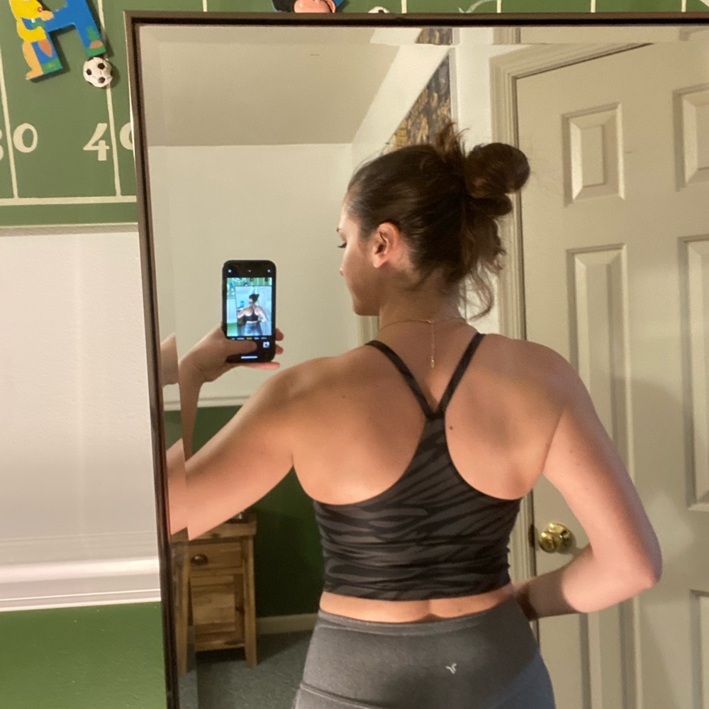 Workout top - Picture 3 of 4